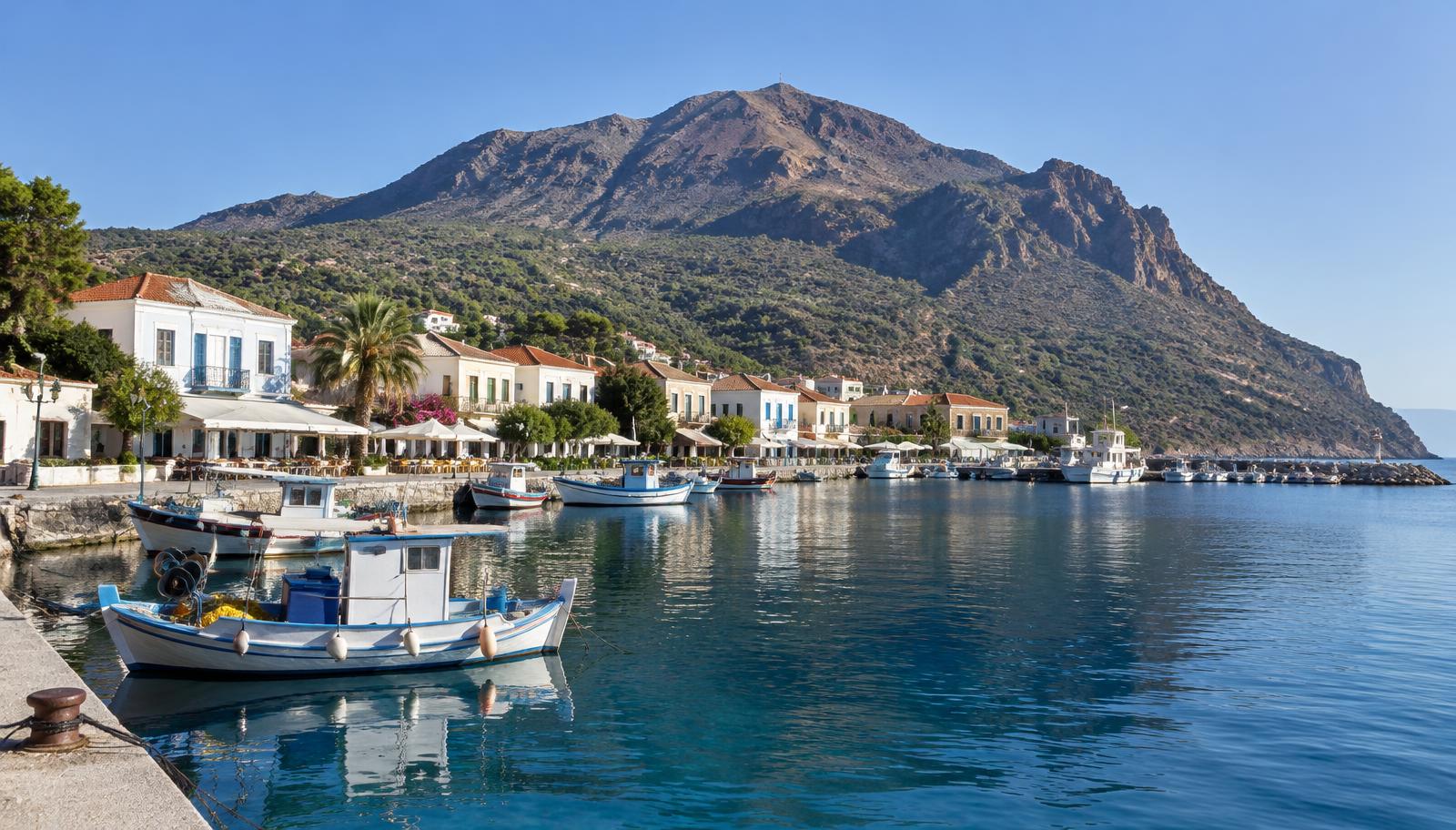 Πού να μείνω στα Μέθανα: περιοχές και 12 καταλύματα
